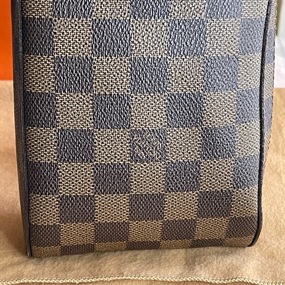 ❌❌SOLD❌❌Louis Vuitton Damier Ebene bodybag/ Bumbag - Picture 6 of 16